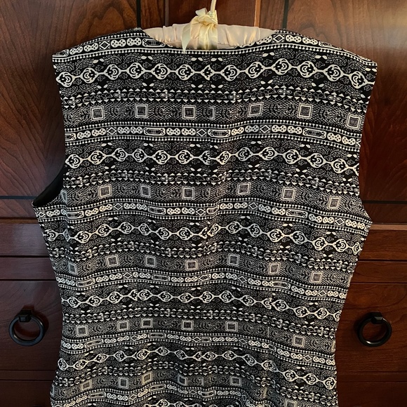 Black and white long silk vest, size 10 - Picture 2 of 3